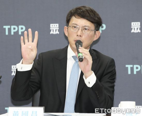 ▲▼黃國昌 陳智菡 民眾黨團 召開 假精華液真灌水 人民拒當冤大頭 記者會。（圖／記者屠惠剛攝）