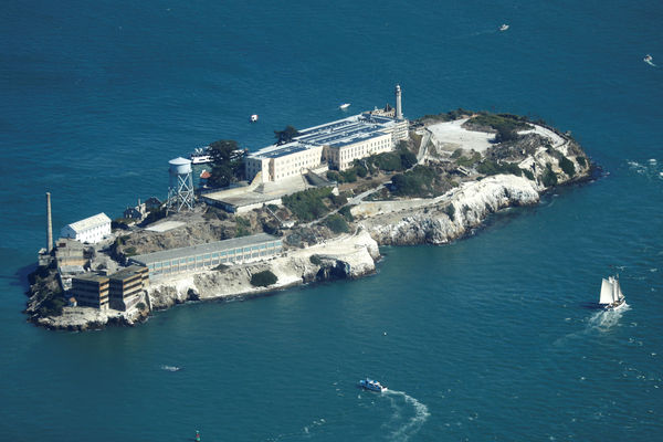 ▲▼ 美國俗稱「惡魔島」的阿爾卡特拉茲島（Alcatraz）聯邦監獄。（圖／路透）