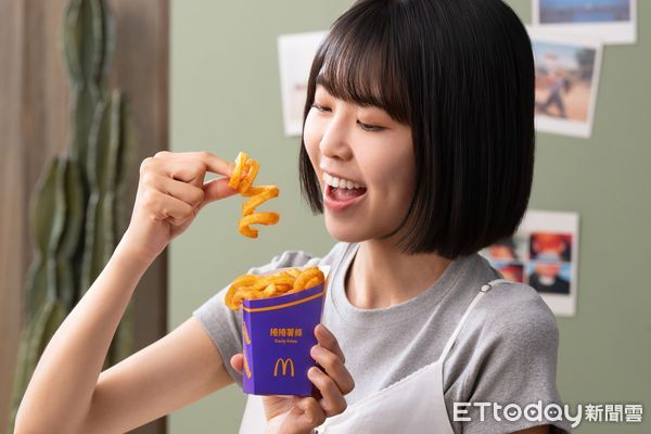 ▲麥當勞人氣「捲捲薯條」5/7限期回歸。（圖／麥當勞提供）