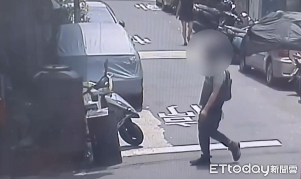 ▲▼新莊竊案，監視器拍下方嫌案發前在現場附近遊蕩。（圖／記者陳以昇翻攝）