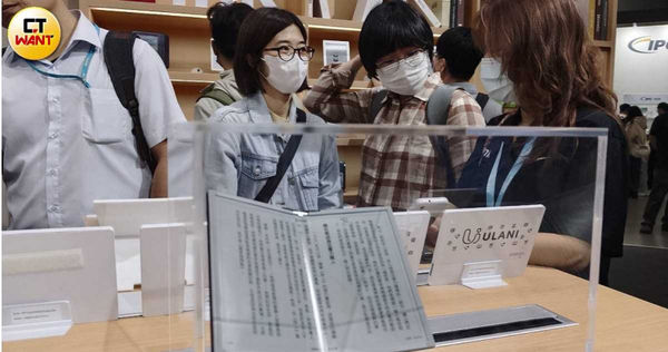 折疊閱讀器mooInk V上市時間與價格待定。（圖／陳曼儂攝）