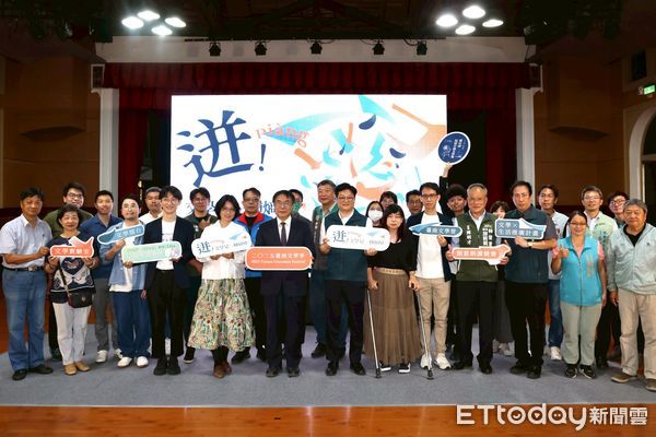 ▲台南文學季正式啟動，黃偉哲強調「乏不能乏文學」，盼激發更多市民創作熱情。（記者林東良翻攝，下同）