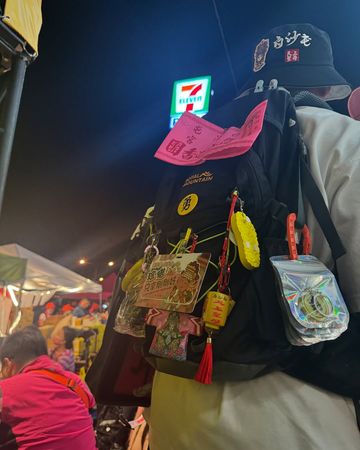 ▲小優白沙屯「猜錯位置」留遺憾　路邊睹感人一幕：香燈腳們很幸福 。（圖／翻攝自小優IG）