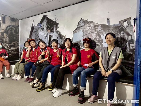 ▲台南市消防志工參訪後壁烏樹林地震體驗館，透過模擬與導覽學習防災知識。（記者林東良翻攝，下同）