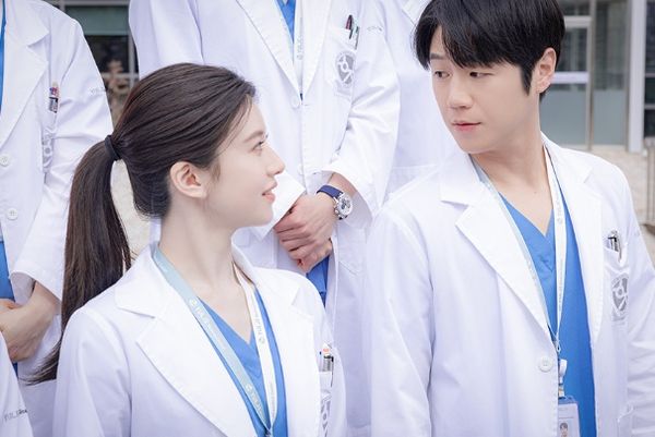 ▲雷／《機智住院醫生生活》出現臺灣！　劇迷驚喜瘋猜：是金大明。（圖／翻攝自IG／tvn_drama）