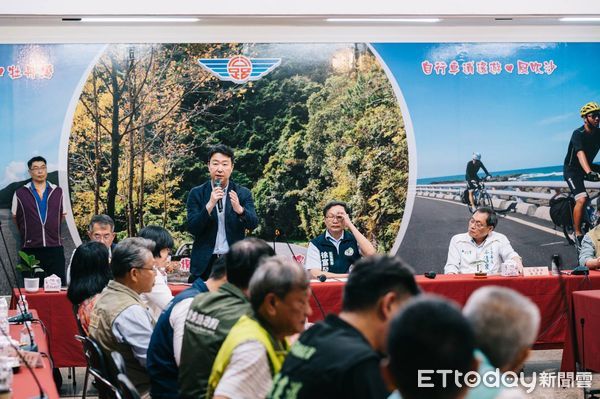 ▲▼交通部長陳世凱說明屏南快速公路及屏南觀光鐵路推動進度及目標。（圖／交通部提供）