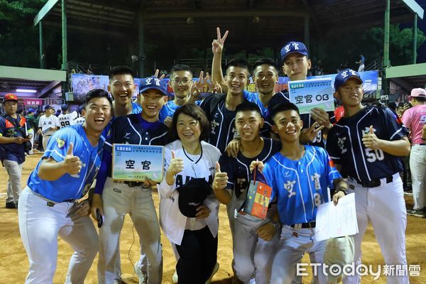 ▲▼   挑戰體力與毅力！56小時不打烊慢速壘球對抗賽展現永不放棄精神   。（圖／嘉義市政府提供）