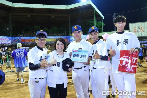 ▲▼   挑戰體力與毅力！56小時不打烊慢速壘球對抗賽展現永不放棄精神   。（圖／嘉義市政府提供）