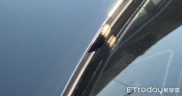 ▲台南警方街頭攔查詐欺車手，現場對空開槍5發壓制逮3人。（圖／記者林東良翻攝，下同）