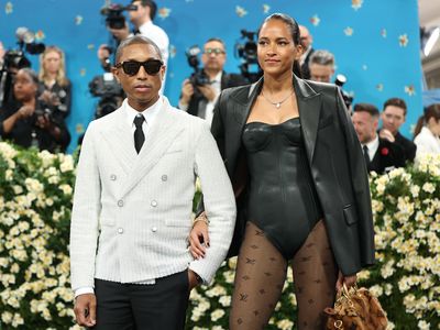 Met Gala/菲董LV外套鑲10萬顆珍珠 聯合主席男星斗篷下有玄機