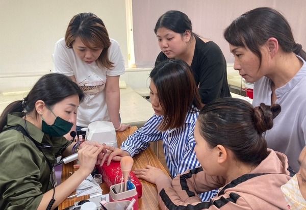 ▲桃園新住民媽媽參加職訓靠「指上功夫」創業