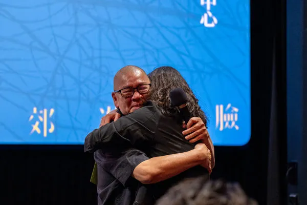 ▲「行者十步」夜宿場：蔡明亮及演員李康生、亞儂弘尚希。（圖／國家電影及視聽文化中心提供）