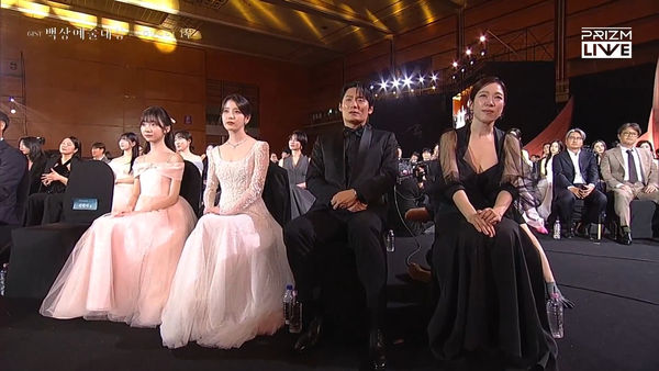 ▲▼百想／《苦盡》IU、廉惠蘭台下表情全被拍。（圖／翻攝自prizm）