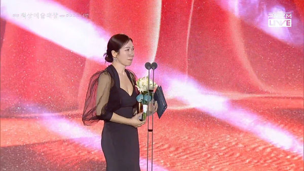 ▲▼《苦盡》廉惠蘭奪女配角獎哽咽。（圖／翻攝自prizm）