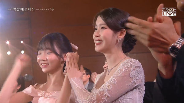 ▲▼IU台下哭了。（圖／翻攝自prizm）