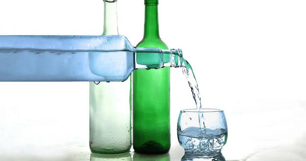 女大生於家教時請學生協助裝水，喝了一口後儘管水的外觀與顏色均無異狀，但直覺拿去送驗卻在水中驗出尿液成分。（圖／翻攝自pixbay／示意圖，與本案無關）