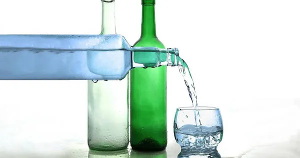 女大生於家教時請學生協助裝水，喝了一口後儘管水的外觀與顏色均無異狀，但直覺拿去送驗卻在水中驗出尿液成分。（圖／翻攝自pixbay／示意圖，與本案無關）