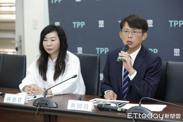 ▲▼民眾黨團總召黃國昌、立委林憶君召開「賴清德執政滿週年 跳票實錄part.1 司法法制&外交國防篇」記者會。（圖／記者湯興漢攝）