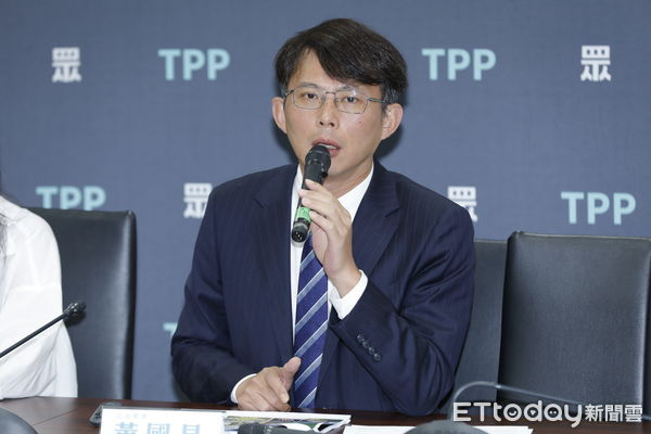 ▲▼民眾黨團總召黃國昌、立委林憶君召開「賴清德執政滿週年 跳票實錄part.1 司法法制&外交國防篇」記者會。（圖／記者湯興漢攝）