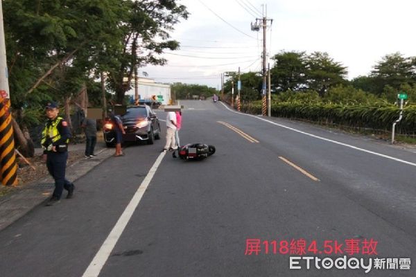 ▲新埤鄉餉潭村肇事的白色自小客車             。（圖／記者陳崑福翻攝）