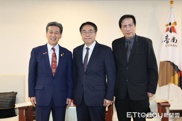 ▲台南市長黃偉哲接待日本那珂市市長先﨑光一行，宣布新道路命名為「那珂街」，紀念兩市情誼。（記者林東良翻攝，下同）