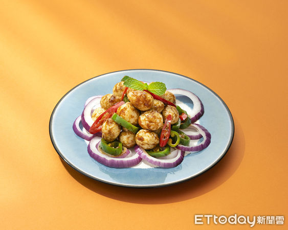 ▲享。THAI招牌菜色，招牌黃金蝦餅，打拋催淚蛋，小曼谷椒麻雞，小火山排骨。（圖／享。THAI提供）
