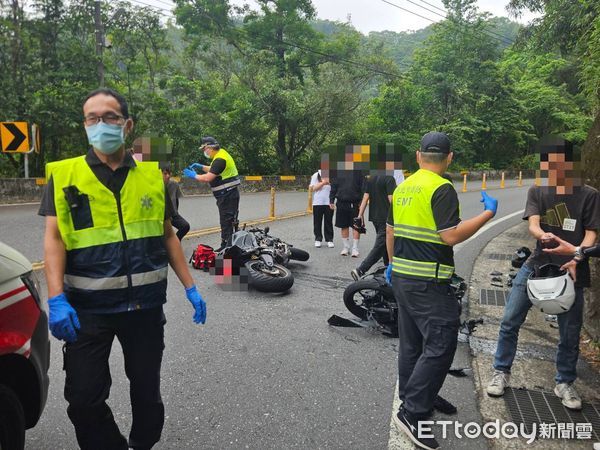 ▲▼因修路樹施工管制交通疏失，導致2部大型重機對撞             。（圖／記者陳以昇翻攝）