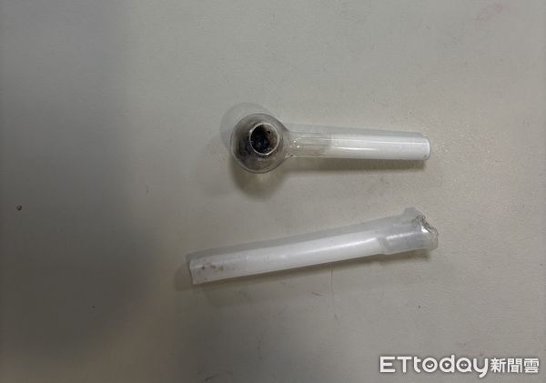 ▲▼陳男遭警方拖出車外壓制逮捕，警方追了約10分鐘後破窗將陳男逮捕，警方在車內起獲毒品吸食器             。（圖／記者陳以昇翻攝）