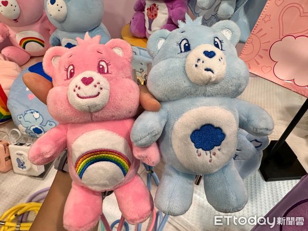 ▲▼7-ELEVEN 首度推出人氣爆棚「Care Bears彩虹熊」全店精品限時快閃購。（圖／記者林育綾攝）。