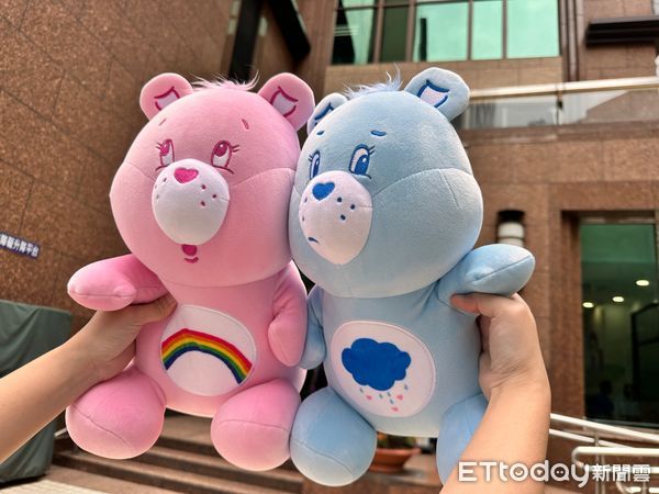 ▲▼7-ELEVEN 首度推出人氣爆棚「Care Bears彩虹熊」全店精品限時快閃購。（圖／記者林育綾攝）。