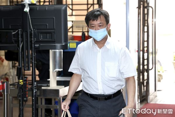 ▲▼台北地院審理京華城案，合議庭今（6日）首度全員上陣，傳喚被告張志澄（白襯衫）聲請的2位證人，在押被告威京集團主席沈慶京也被提訊到庭。（圖／記者黃哲民攝）