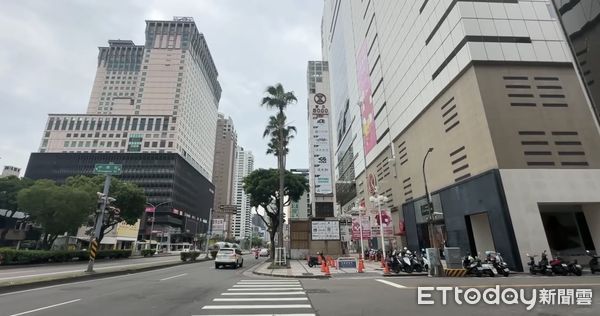 ▲▼ SOGO，佳醫美人,ＬＶ,GAP,台中西區            。（圖／記者陳筱惠攝）