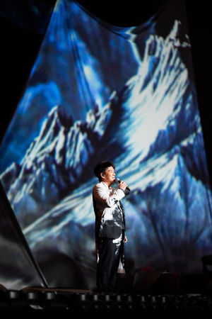 ▲▼ 周華健經典歌連唱，讓歌迷陶醉。（圖／擺渡人/寬魚國際提供）