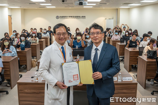 ▲嘉南藥理大學與高醫岡山醫院簽署合作備忘錄，強化產學合作與智慧醫療應用。（記者林東良翻攝，下同）