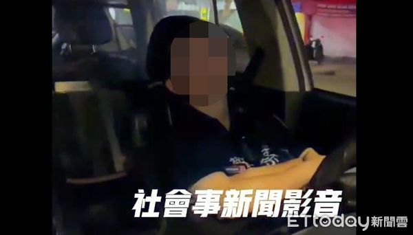 ▲▼北市警員勤務間車上打盹，中山分局依規定記過處分。（圖／畫面翻攝網路）