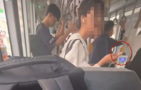 ▲學生搭台南5號公車與1名女子爆口角，對方竟亮出美工刀叫囂恐嚇，市警二分局警方已鎖定對象偵辦中。（民眾提供，下同）