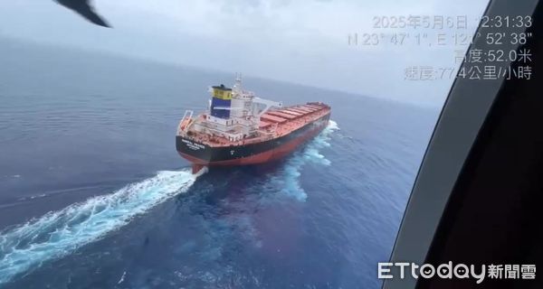 ▲▼空勤總隊派直升機於海上救援受傷船員。（圖／翻攝自內政部空中勤務總隊）