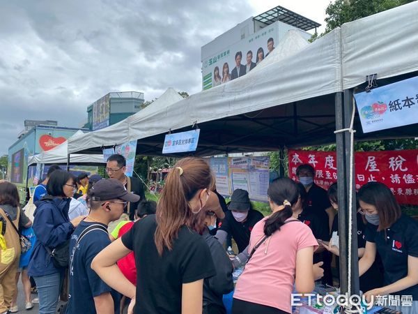 ▲台東稅務局攜手創世傳遞善意。（圖／記者楊漢聲翻攝）
