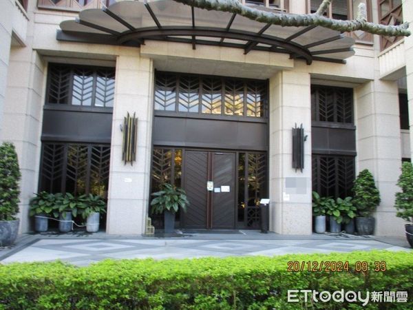 ▲台南分署舉辦法拍活動，拍出房地產及車輛合計入帳2133萬元，實習司法官到場觀摩學習。（記者林東良翻攝，下同）