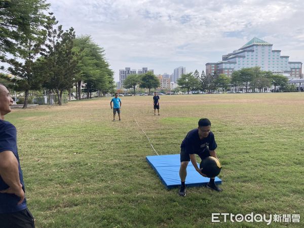 ▲台南市消防局第六大隊辦理消防人員體能測驗與技能訓練，強化救災與安全駕駛能力。（記者林東良翻攝，下同）