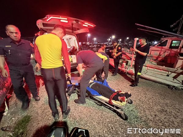 ▲▼快訊／基隆1車落海！警消救起1男「無呼吸心跳」送醫。（圖／記者郭世賢翻攝）