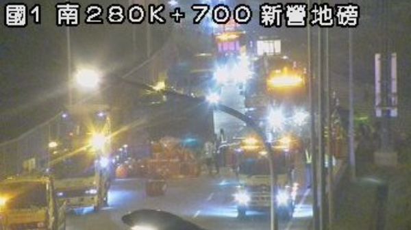 ▲▼快訊／國1南下280K貨車翻覆　匝道全線封閉。（圖／翻攝交通部高速公路局）
