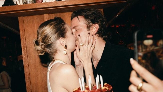 ▲前任全是超大咖！私人派對「激吻照曝光」　超模吉吉哈蒂德認愛。（圖／翻攝自吉吉哈蒂德IG）