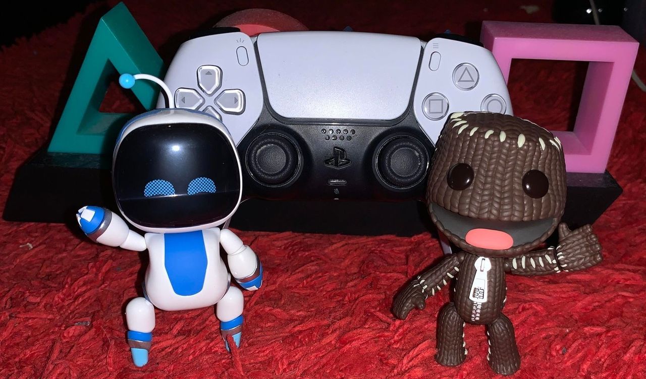 ▲▼吉祥物麻布仔（Sackboy）被《Astro Bot》小機器人取代。（圖／翻攝自twitter／@CressOfLight1）