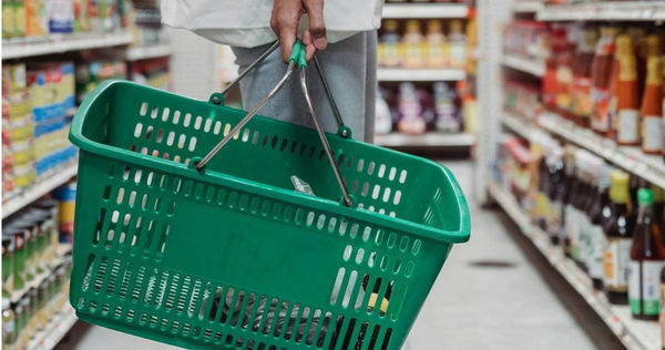 原PO表示，他到全聯買6瓶仙草蜜茶，店員卻說不賣。（示意圖／Pexels）