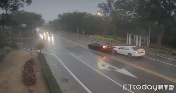 ▲▼金門昨日發生轎車追撞瑪莎拉蒂事故！。（圖／記者林名揚翻攝）