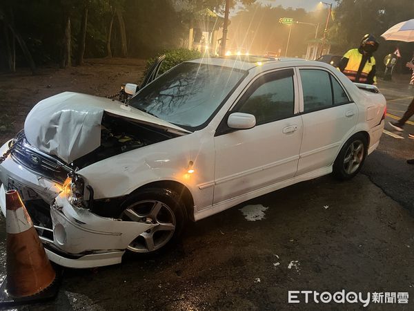 ▲▼金門昨日發生轎車追撞瑪莎拉蒂事故！。（圖／記者林名揚翻攝）