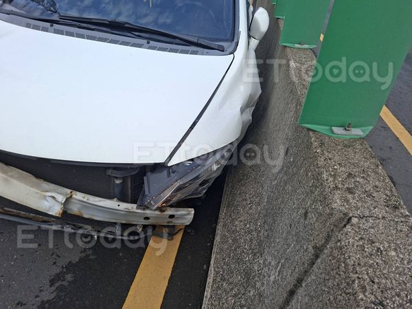 ▲台88快速道路發生擦撞，民眾苦等不到轄區派出所來協處            。（圖／民眾提供）