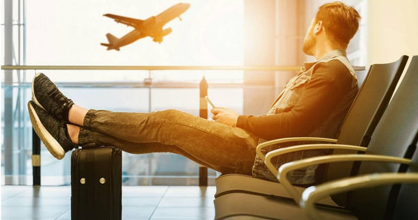 一名女子疑惑，台灣男性出國人次遠低於女性，是否與「不喜歡」、「宅」有關。（示意圖／翻攝自unsplash）