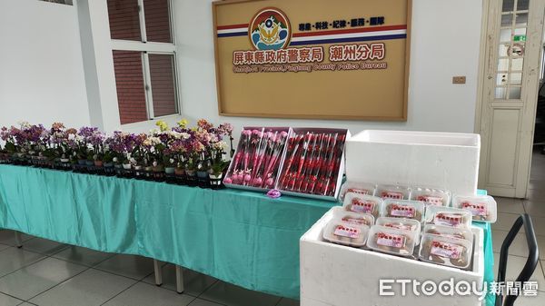 ▲潮州警友辦事處主任李慧華等人慰問潮州警察媽媽            。（圖／記者陳崑福翻攝）